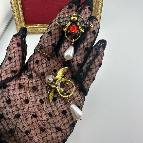 Vintage Luxury Honeybee Gold Red Pearl Drop Earrings - Picture 9 of 9